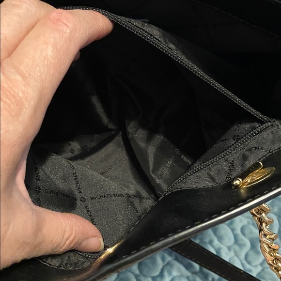 Michael Kors Black Shoulder Bag with Gold Chain - Picture 5 of 8